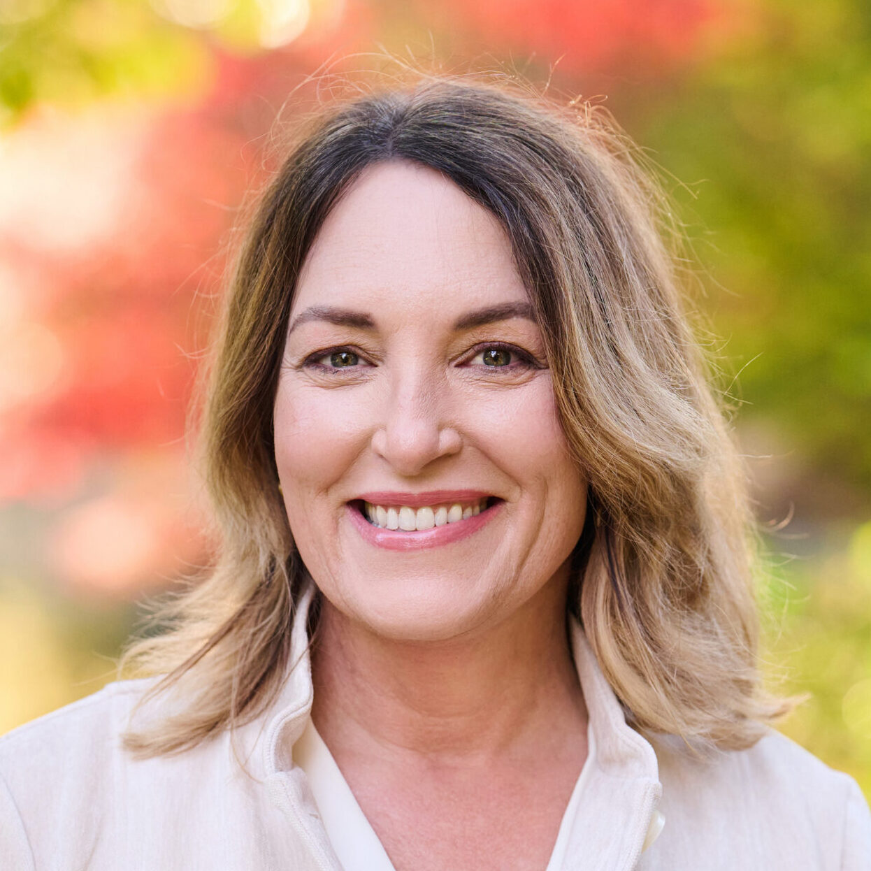 Headshot Julie Plowden